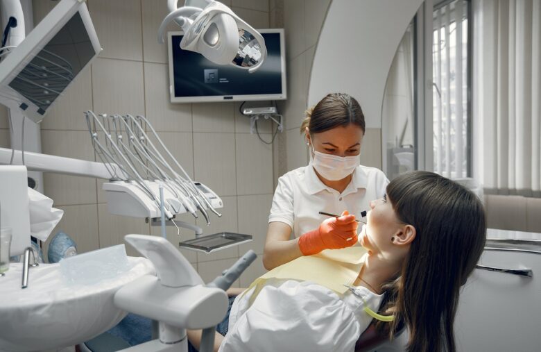 https://www.pexels.com/photo/a-dentist-treating-a-patient-4971512/